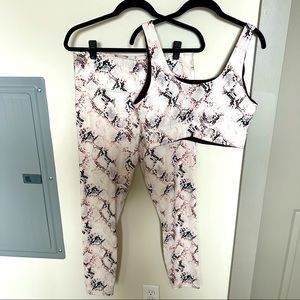 Gorgeous white snakeskin print Fabletics set